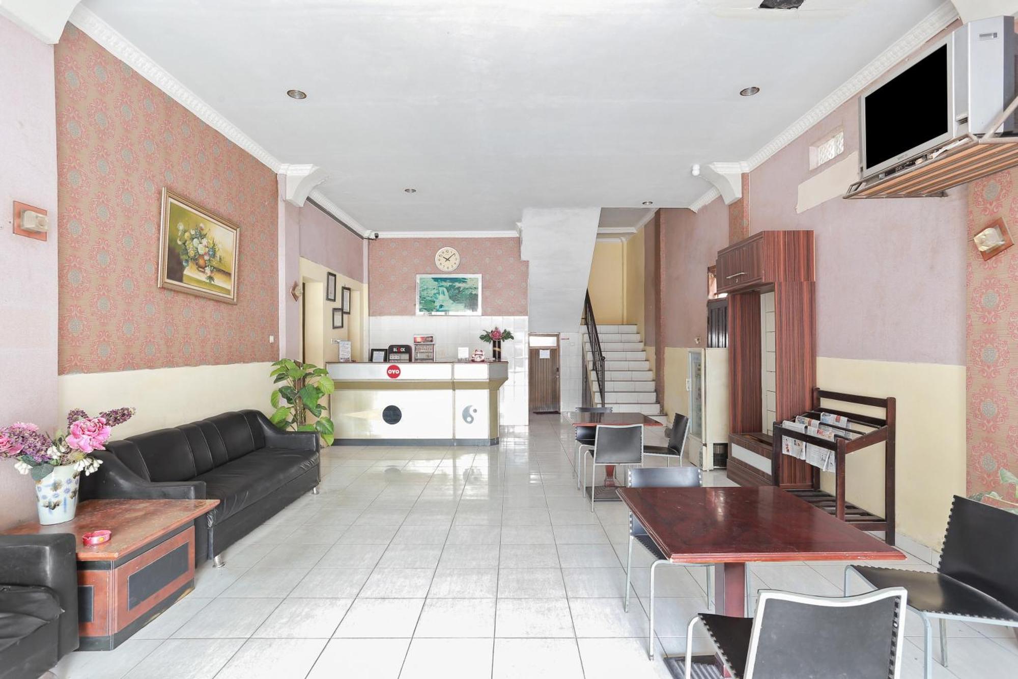 Oyo 93046 Hotel Fortuna Parepare 외부 사진