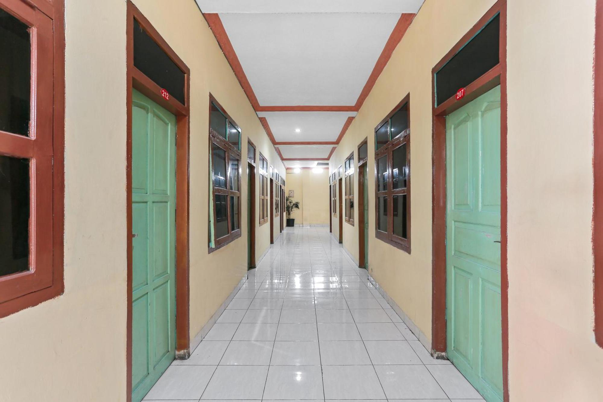Oyo 93046 Hotel Fortuna Parepare 외부 사진