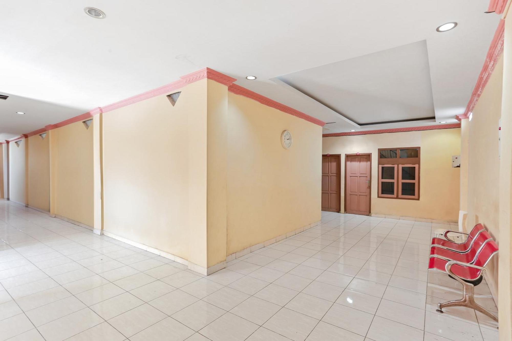Oyo 93046 Hotel Fortuna Parepare 외부 사진