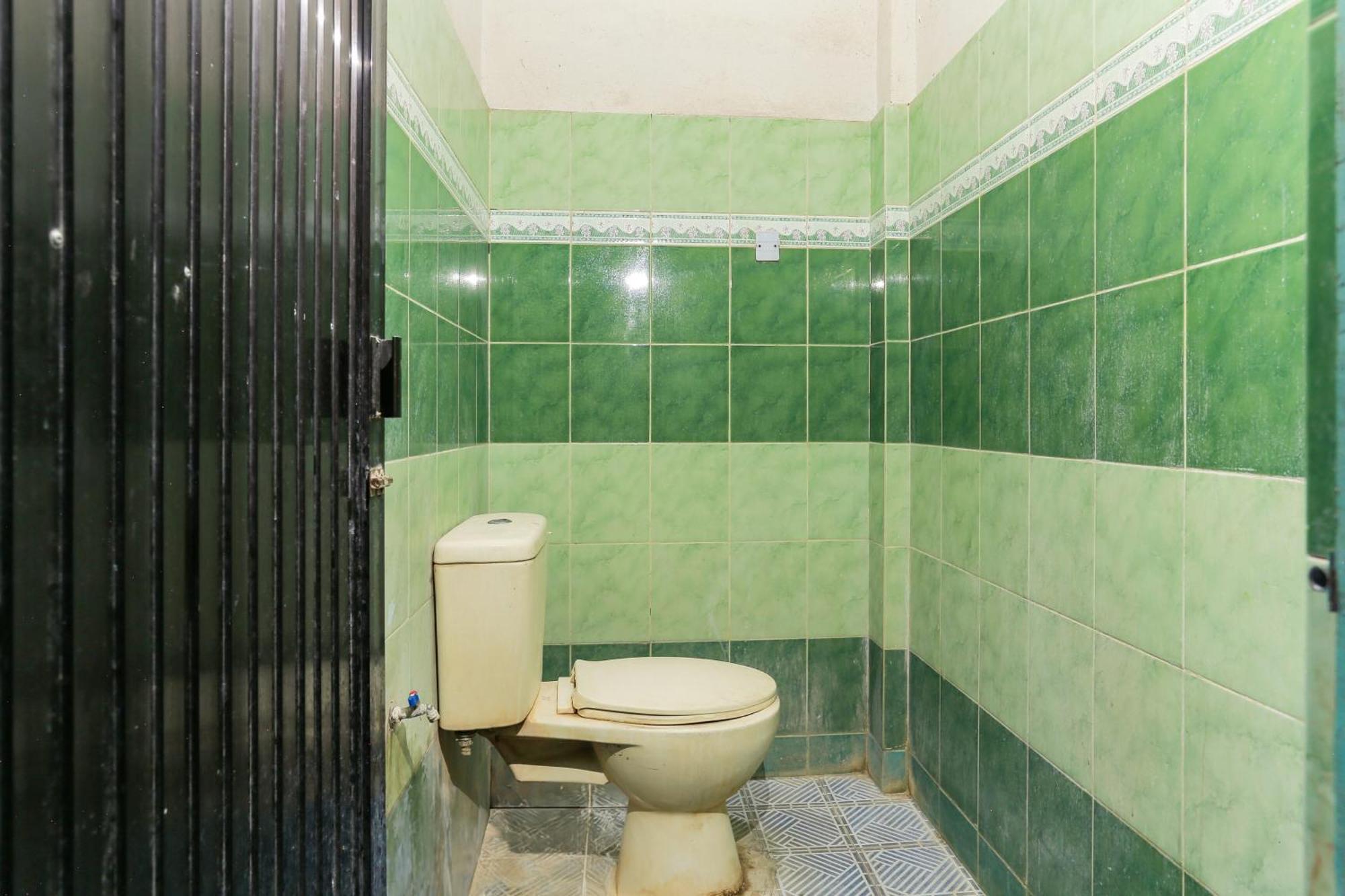 Oyo 93046 Hotel Fortuna Parepare 외부 사진