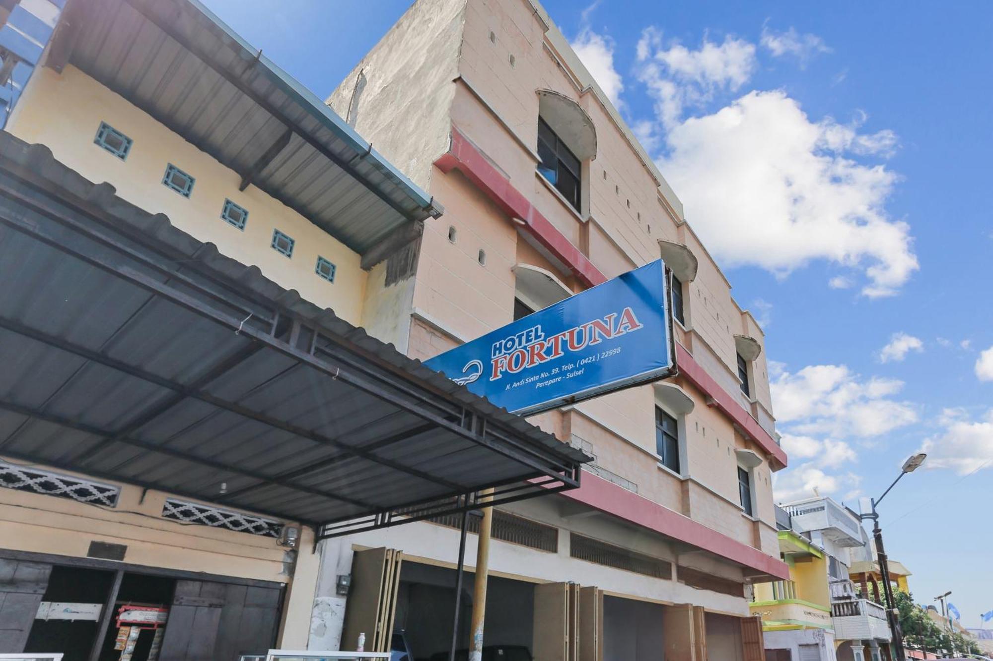 Oyo 93046 Hotel Fortuna Parepare 외부 사진
